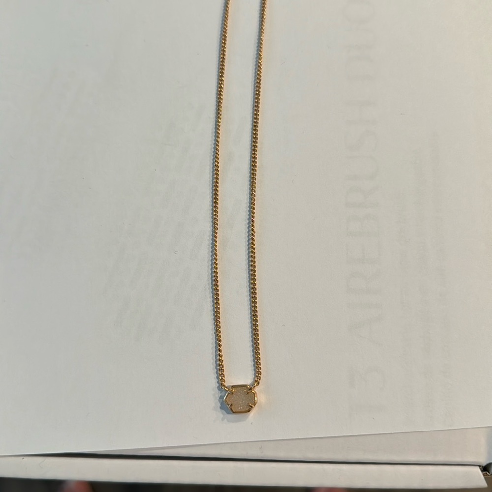 Kendra Scott necklace